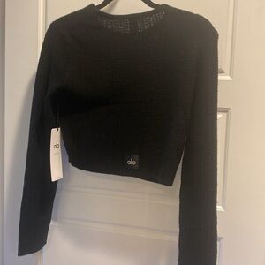 ALO Yoga cashmere cropped top 

Color black

Size XS